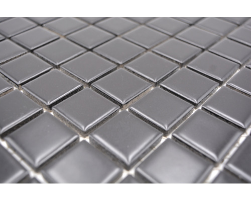 Mozaikové dlaždice so štvorcovými, lesklými povrchmi