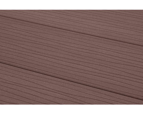 Terasy s drevenou štruktúrou