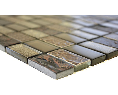 Mozaiková dlaždica zo skla a prírodného kameňa