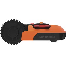 Záhradný traktor s bočným rezom na údržbu trávnika