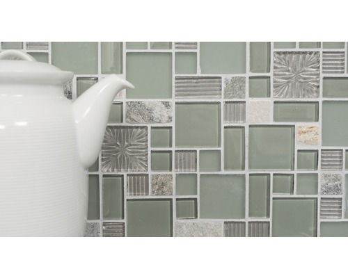 Mozaiková dlaždica zo skla a prírodného kameňa s čajovou kanvicou