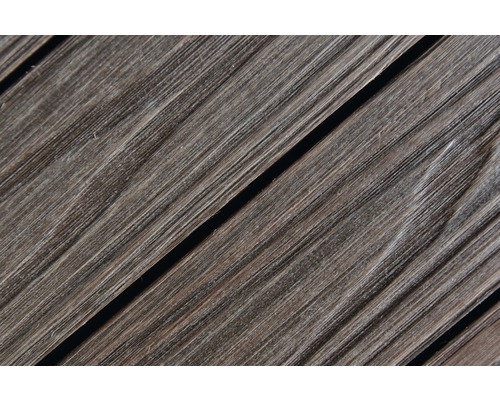 Detailný záber drevených terasových dosiek