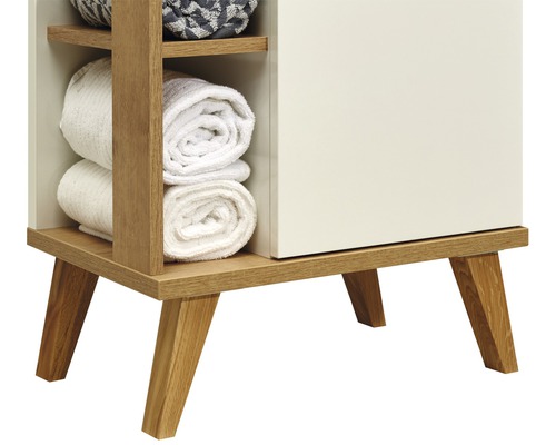 Kúpeľňová skrinka s policami a uterákmi