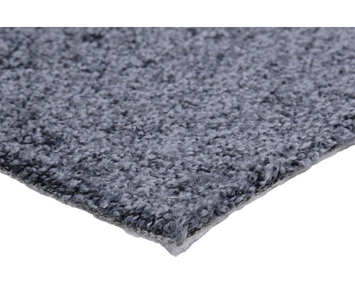 Detail šedého koberca