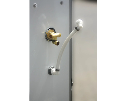 Prípojka vody a hadica v sprche