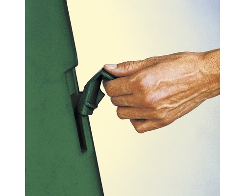 Ruka ovláda uzáver suda na dažďovú vodu