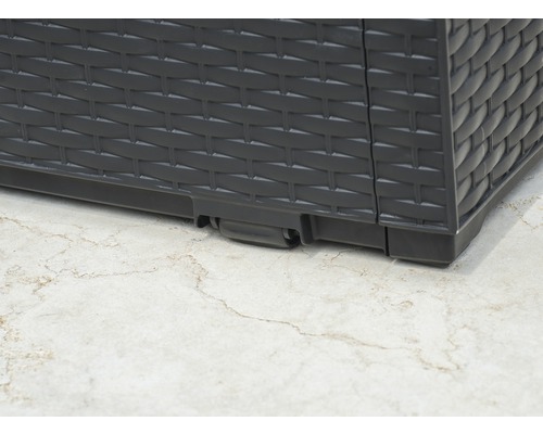 Detailný záber úložného boxu s kolieskami