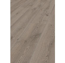 Detail laminátovej podlahy s dreveným vzhľadom