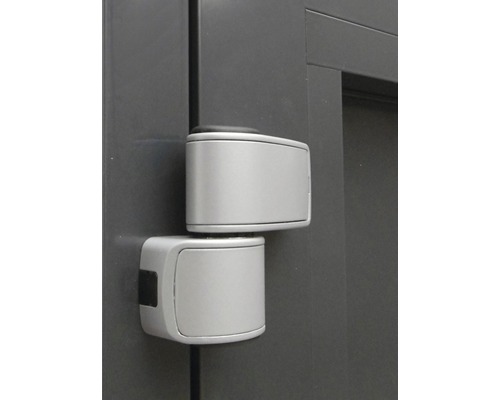 Kovové dverové kovanie na dverách