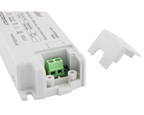 LED transformátor s pripojovacou svorkou a odobratým krytom