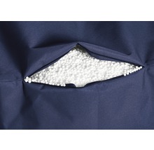 Detailný záber sedacieho vaku so zipsom a výplňou z polystyrénových guličiek.