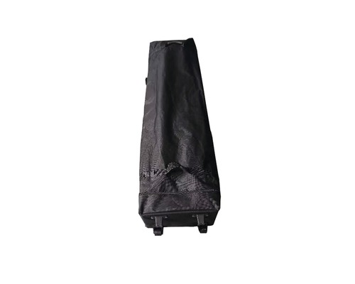 Čierna taška s kolieskami na prepravu