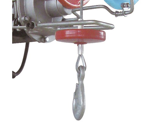 Detailný pohľad na reťazový kladkostroj s hákom