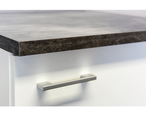 Kuchynská pracovná doska so zásuvkou a rukoväťou