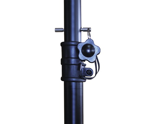 Detailný pohľad na teleskopickú tyč s aretačnou skrutkou na nastavenie výšky