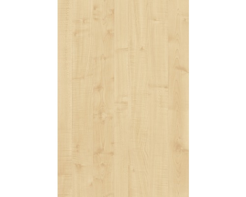 Svetlá laminátová podlaha s dreveným vzhľadom.