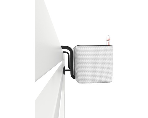 Kvetináč s držiakom na upevnenie na balkón