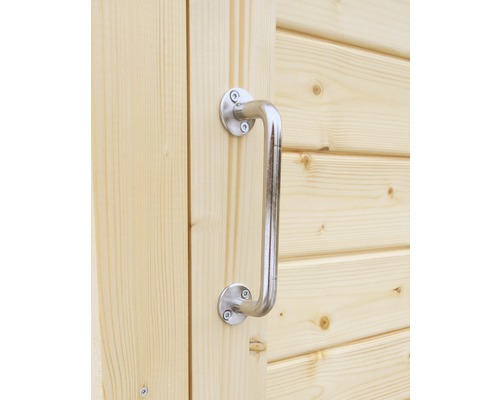 Kovová kľučka na drevených dverách