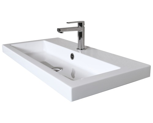 Biele keramické umývadlo na dosku s batériou