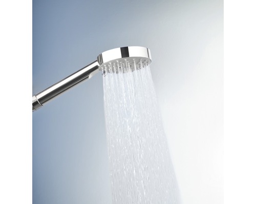Ručná sprcha s tečúcou vodou