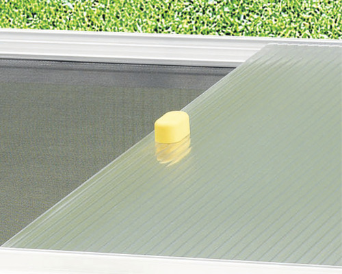 Detailný pohľad na svetlík s mriežkou a izoláciou