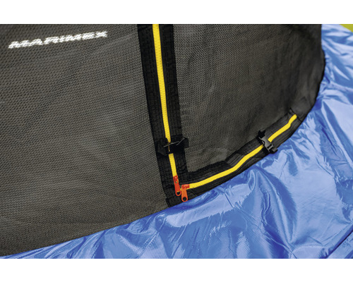 Detailný záber bezpečnostnej siete trampolíny so zipsom