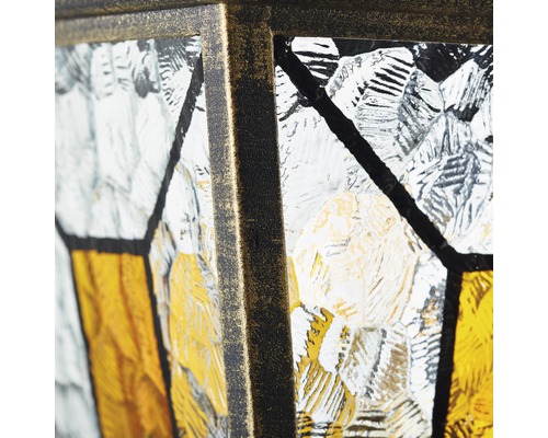 Detailný záber vonkajšej lampy so štruktúrovaným sklom