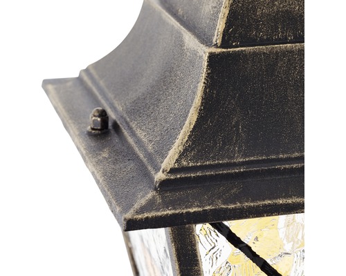 Detail vonkajšieho svietidla s textúrovaným sklom