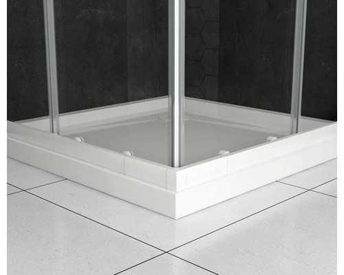 Sprchovací kút s nízkou sprchovou vaničkou a rohovým vstupom