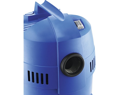 Detail modrého vysávača s vypínačom a pripojením