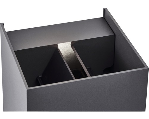 Detail antracitového vonkajšieho nástenného svietidla