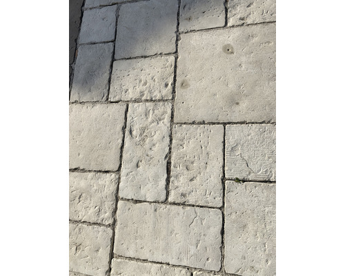 Pokládka betónových dlažobných kociek