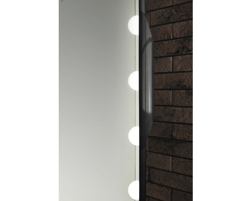 Detail zrkadla s osvetlením