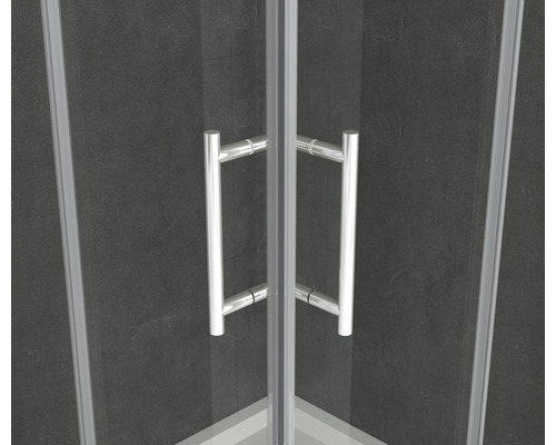 Detail sprchovacieho kúta s madlami dverí