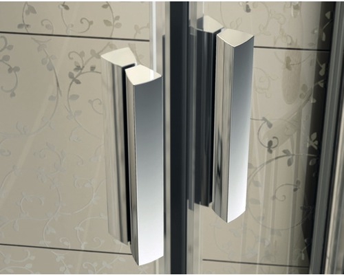 Detailný pohľad na madlá sprchovacieho kúta