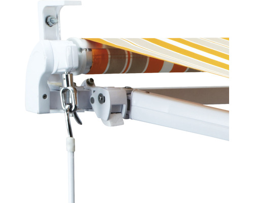 Detail markízy s pruhovaným vzorom a kľukou