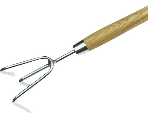 Záhradný kultivátor s drevenou rukoväťou