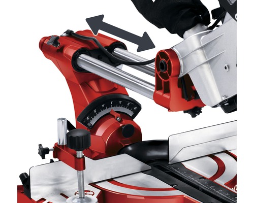 Detail pokosovej píly s funkciou ťahu a uhlovou stupnicou na presné nastavenie uhla rezu