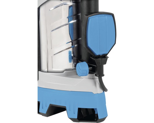 Detail záhradného čerpadla s modrými akcentmi