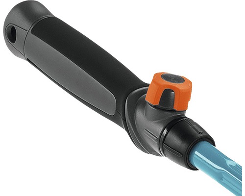 Záhradná hadica s rukoväťou a oranžovým regulátorom