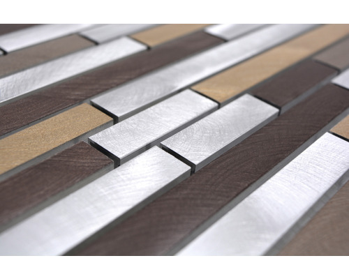 Mozaikové dlaždice z kovu a dreva