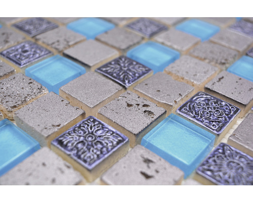 Mozaikové dlaždice zo skla a kameňa na steny a podlahy