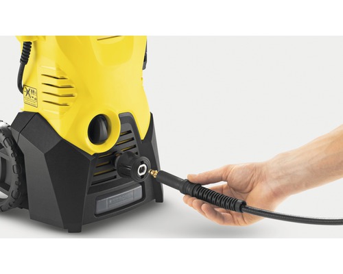 Vysokotlakový čistič s pripojenou hadicou