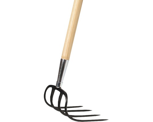 Kultivátor s drevenou rukoväťou