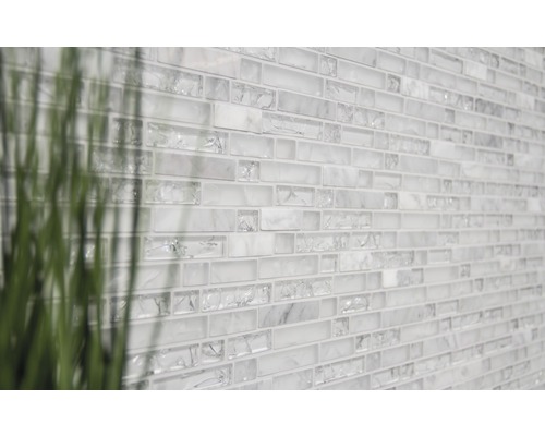 Obkladové dlaždice zo skla a mramoru v interiéri