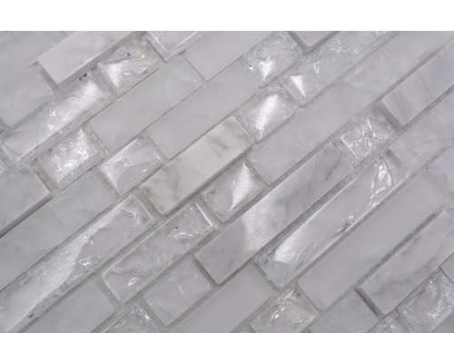 Mozaikové dlaždice z mramoru a skla