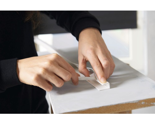 Upevnenie ochrany hrán na hranu stola