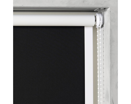 Čierna roleta s retiazkovým ovládaním na dekoráciu okien