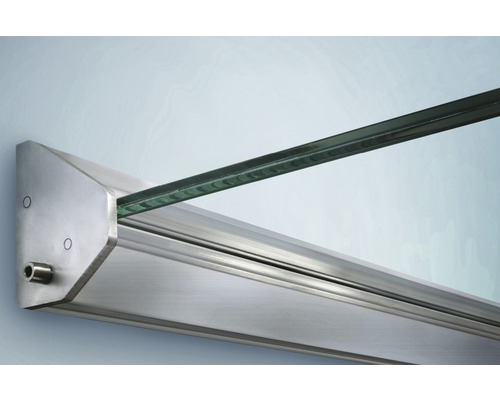 Detailný záber sklenenej striešky s kovovým držiakom