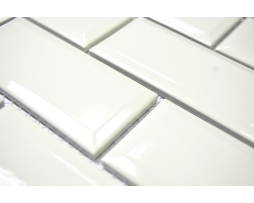 Detail obdĺžnikových obkladačiek v štýle metro